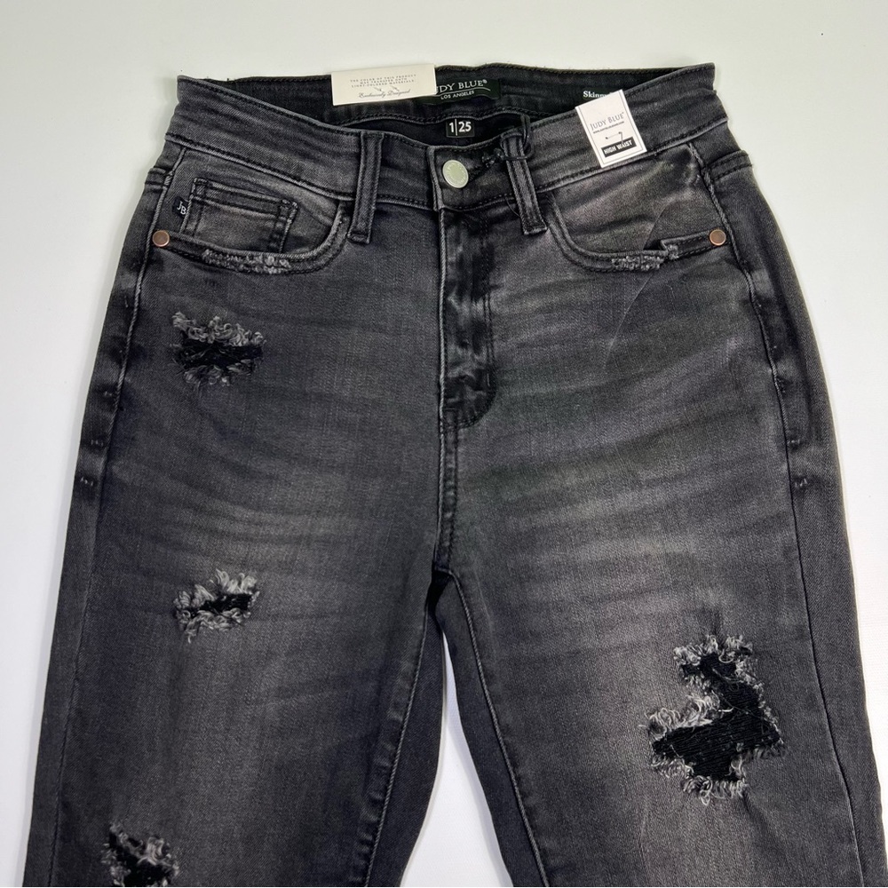 Judy Blue black skinny fit Capri size 25 NWT